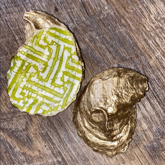 Decorative Oyster Shells - Picture 2 of 4